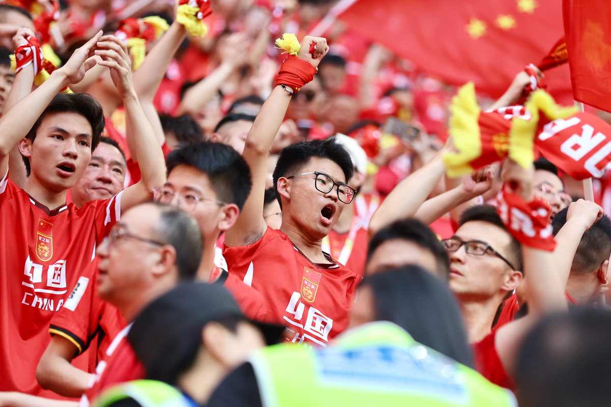 关于时刻备战：女足运动员全力以赴抢夺胜利的信息