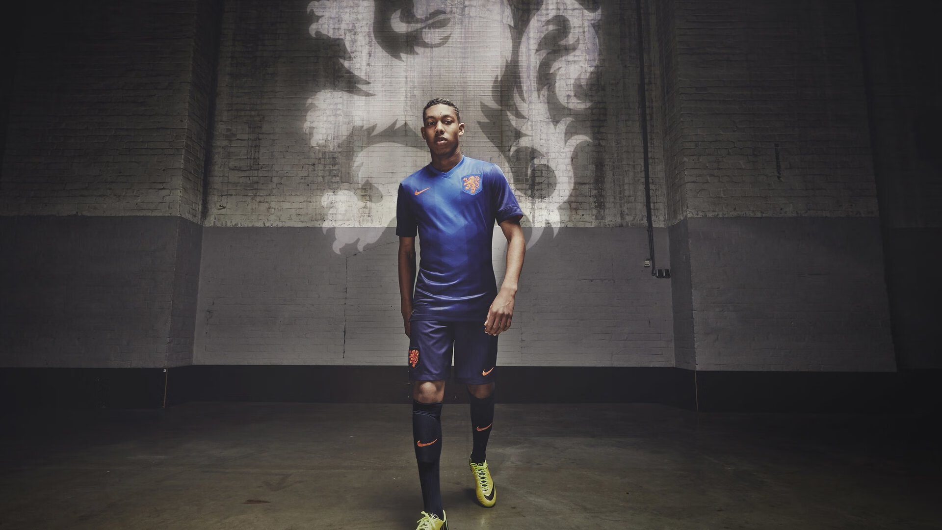 伊朗的节奏艺术，如何以柔克刚掌控加拿大，斯通斯意外成为全场焦点