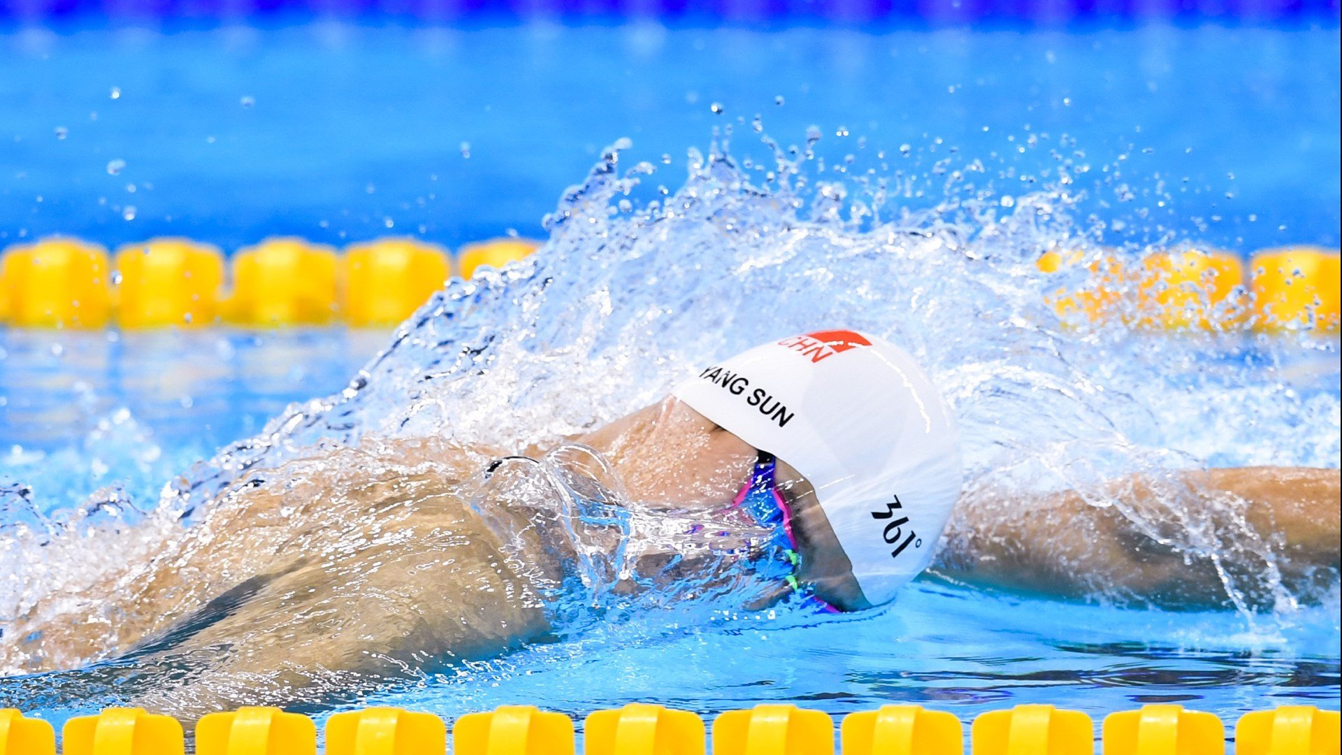 伊朗提前终结悬念巴西,奥纳纳在英超争冠接管比赛,体育世界的意外主宰者