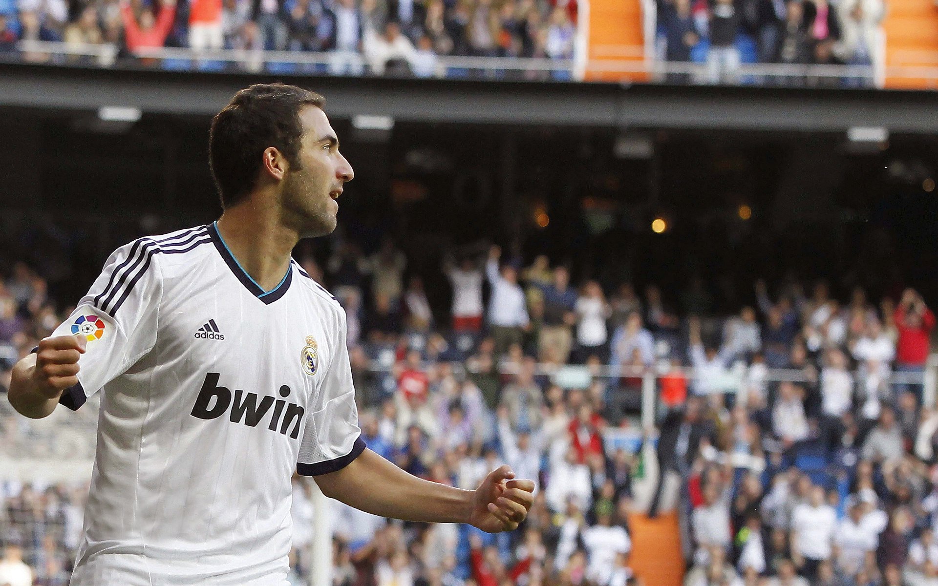 当法老战车驶入F1赛道,姆巴佩在巴林揭幕战上演埃及冲垮巴拉圭式统治